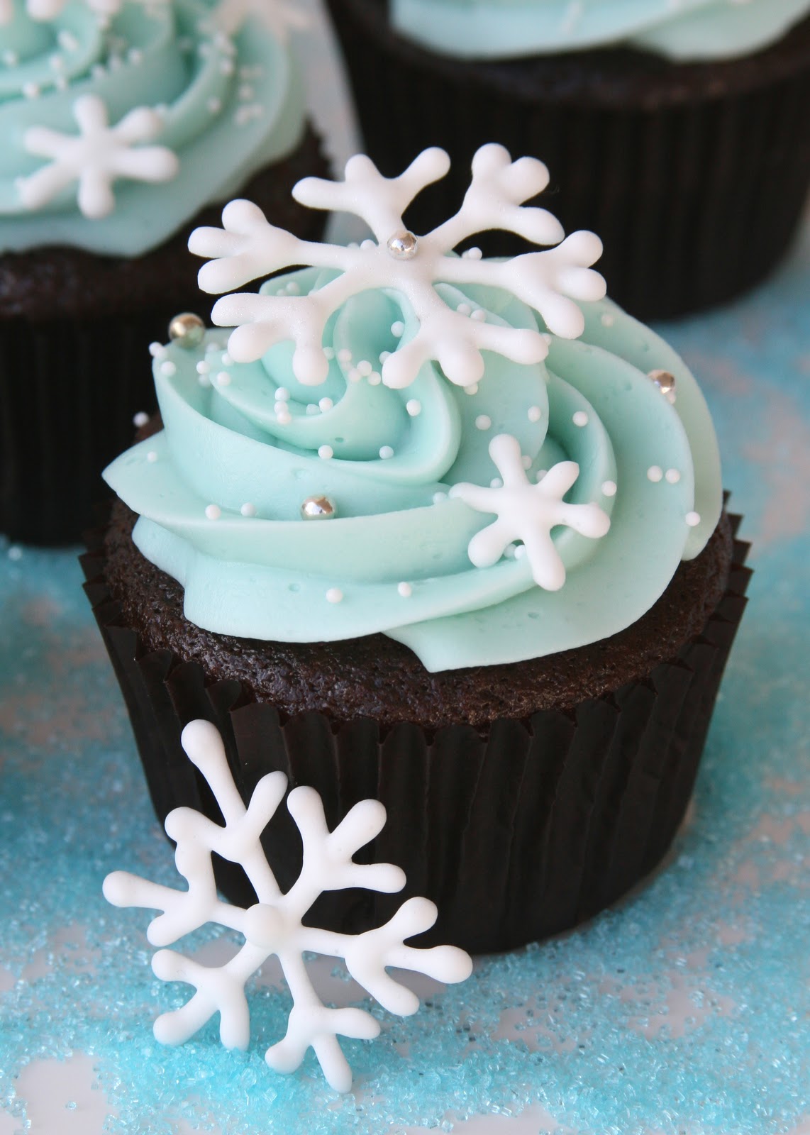 Chocolate Snowflake Cupcakes « GoodCupcakes.com